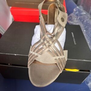 Vintage Y2K Cynthia Vincent leather heels with metallic accent